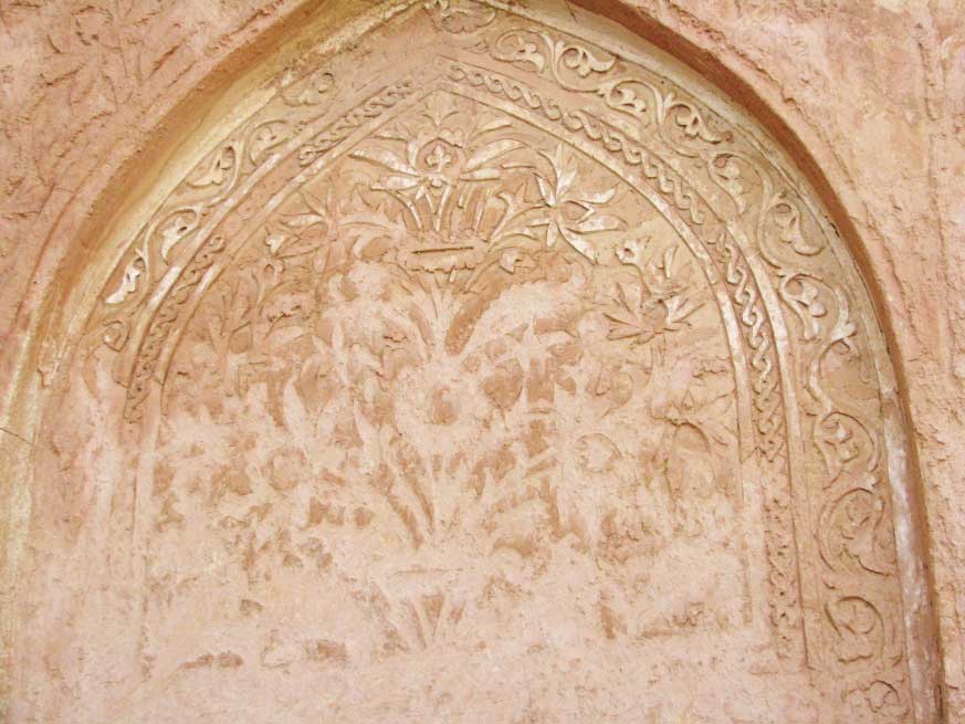 بقعه مهدی صالح – نمونه گچبری های دیواره داخلی ضلع جنوبی